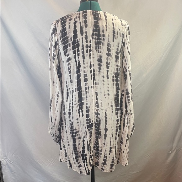 Love on a Hanger Monochrome Tie-Dye Cardigan - Picture 2 of 8